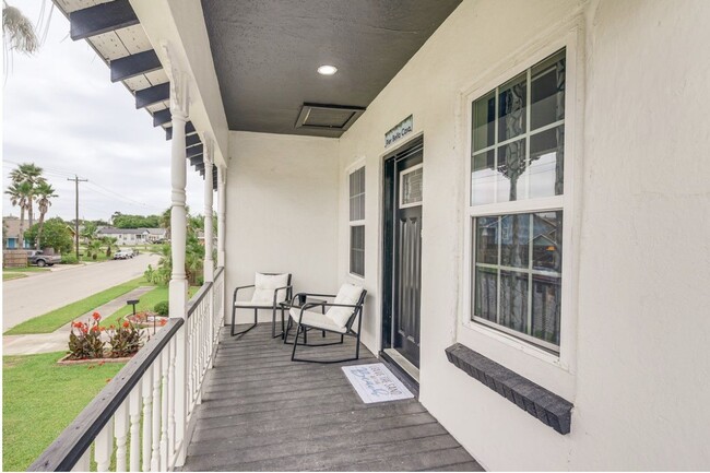 Building Photo - 5627 Avenue R