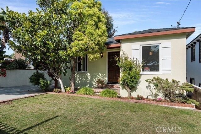 Building Photo - 2616 N Poinsettia Ave