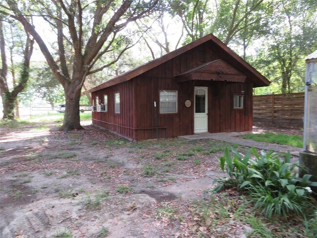 Building Photo - 2693 Fairview Dr
