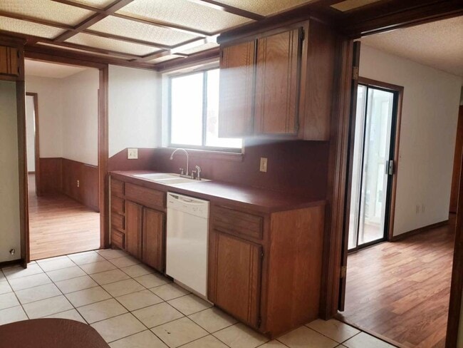 Building Photo - 712 Westglen Dr