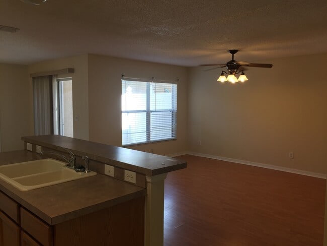 Foto del edificio - Townhome with two car garage in Avalon Park