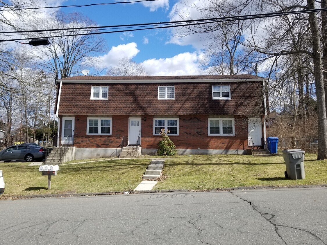 100 Glen Eagle Dr, Bristol, CT 06010 Townhome Rentals in Bristol CT