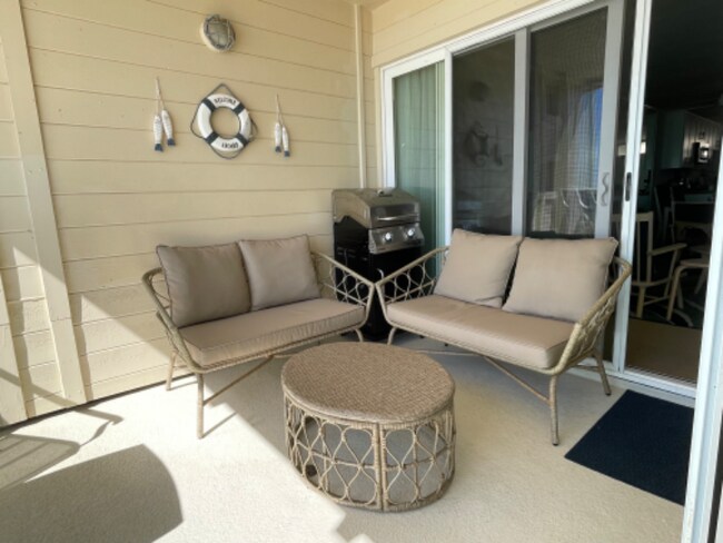 Building Photo - 3755 Ocean Front Walk