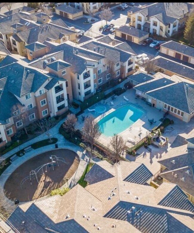 Foto del edificio - 1360 Shady Ln