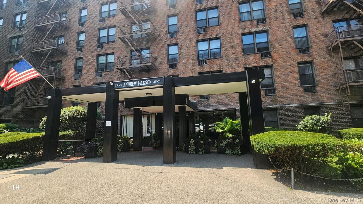 Foto del edificio - 35-20 Leverich St