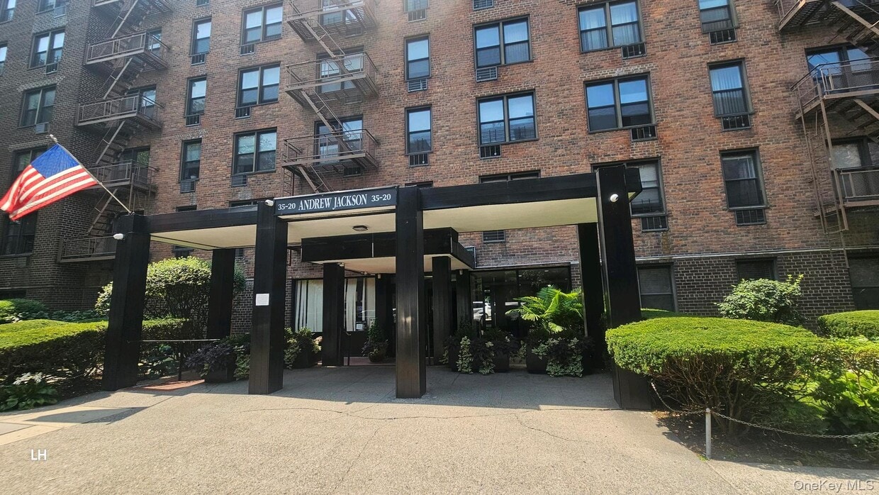 Building Photo - 35-20 Leverich St