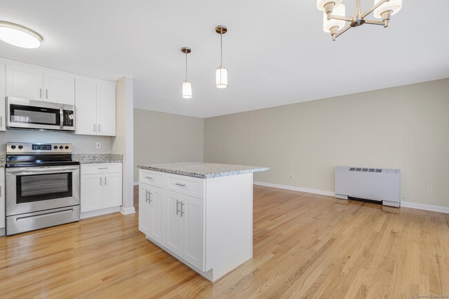 Building Photo - 115 S Main St