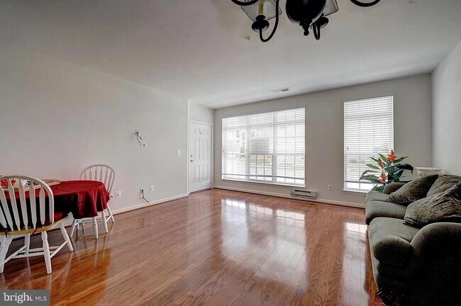 Foto del edificio - 42541 Highgate Terrace