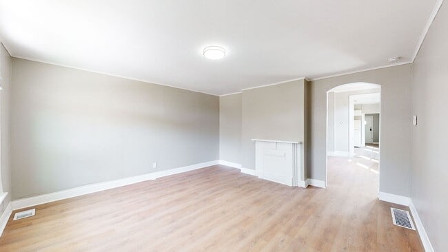 Building Photo - HOUSE FOR RENT