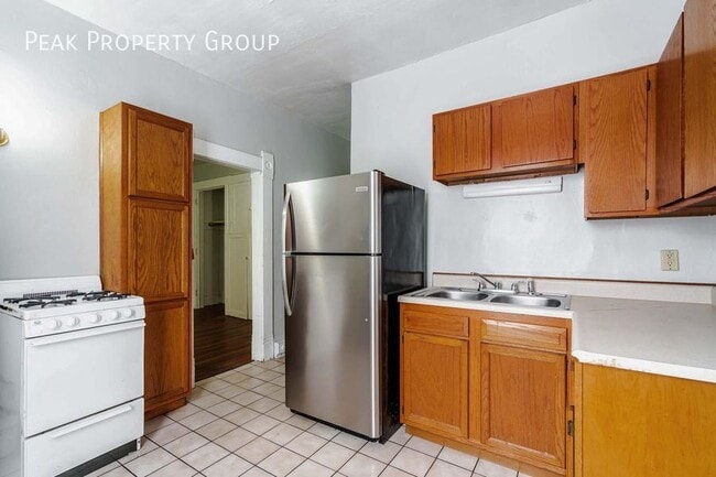 Foto del edificio - 246 1/2 W. 5th Avenue Rear-