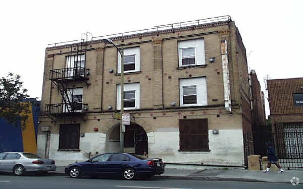 Primary Photo - Lyndon Hotel
