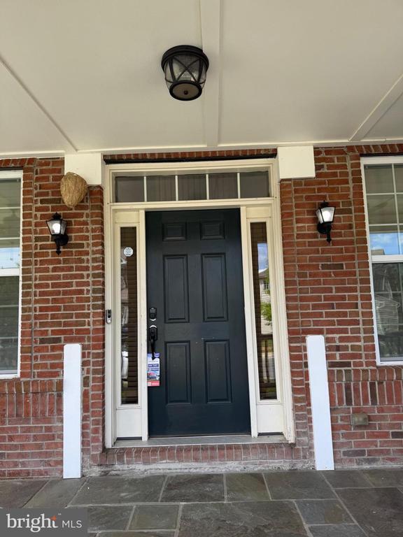 Foto del edificio - 24877 Myers Glen Pl