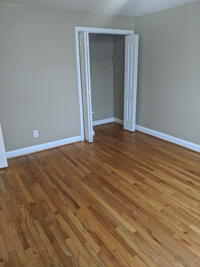 Foto del edificio - 7703 Hillsway Ave