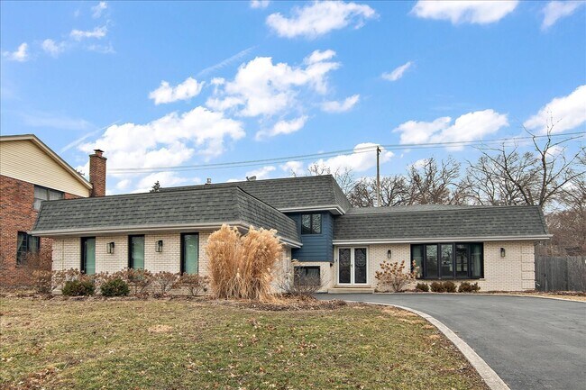 Foto del edificio - 7440 W Manitoba Dr