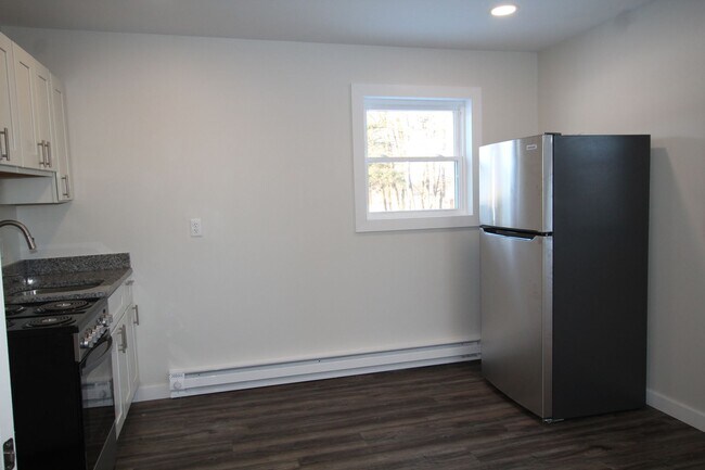 Building Photo - Beautifully remodeled and completed efficiency studio "FREE MONTH OF RENT!*"