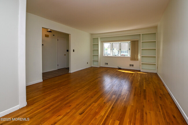 Foto del edificio - 904 Claridge Dr