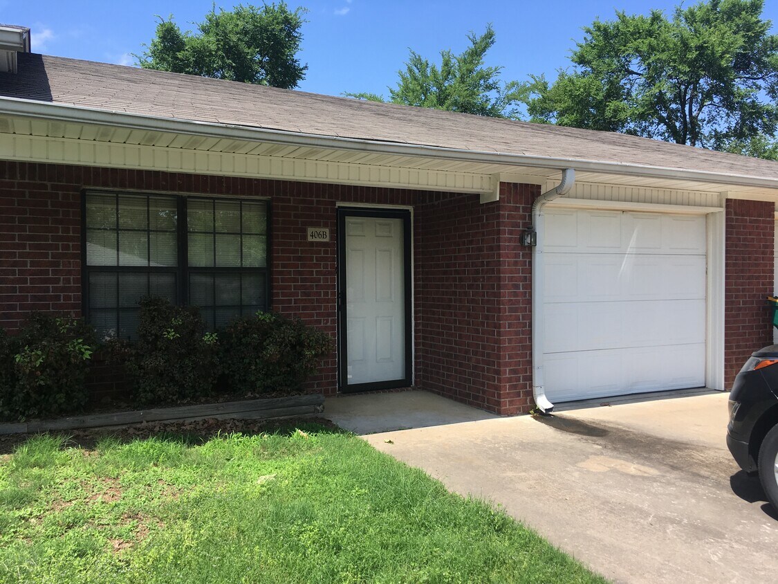 406 W 16th Ct, Russellville, AR 72801 Townhome Rentals in