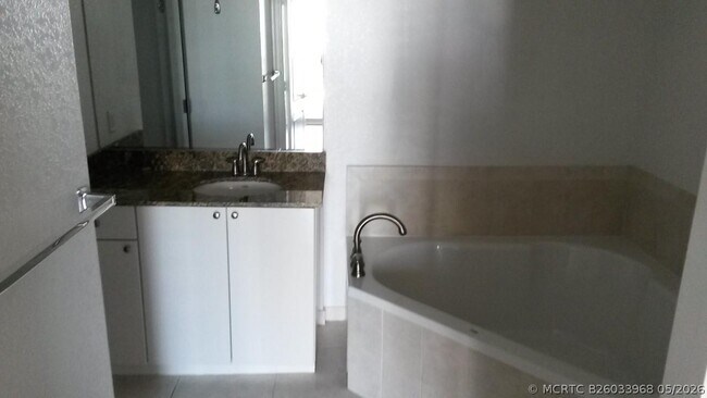 Building Photo - 1830 Radius Dr