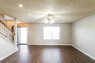 Building Photo - 4342 Lakewood Dr