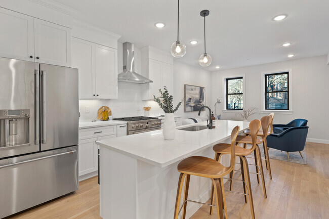 Foto principal - 48R Woodward St