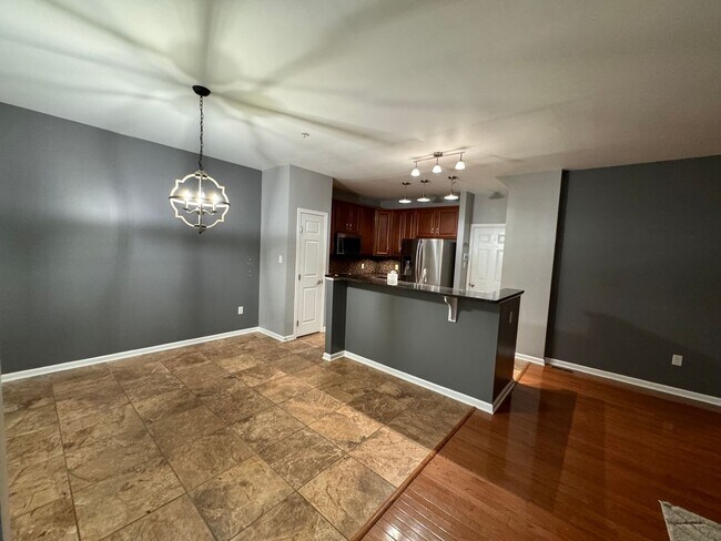 Foto del edificio - Beautiful 3 Bedroom town-home in Haymaker Pointe