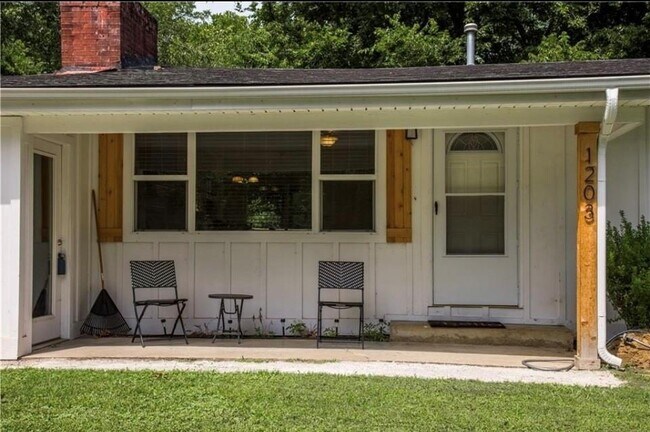 Foto del edificio - 1203 N Sang Ave