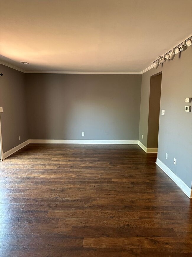 Building Photo - 3 bedroom, 2.5 bathroom townhouse in Stone...
