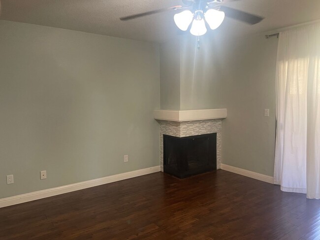 Foto del edificio - 3400 Sullivan Ct #169