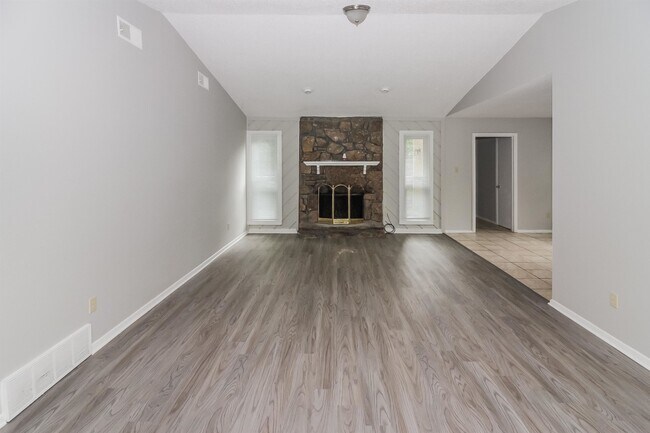 Foto del edificio - 4405 Indian Trail Dr