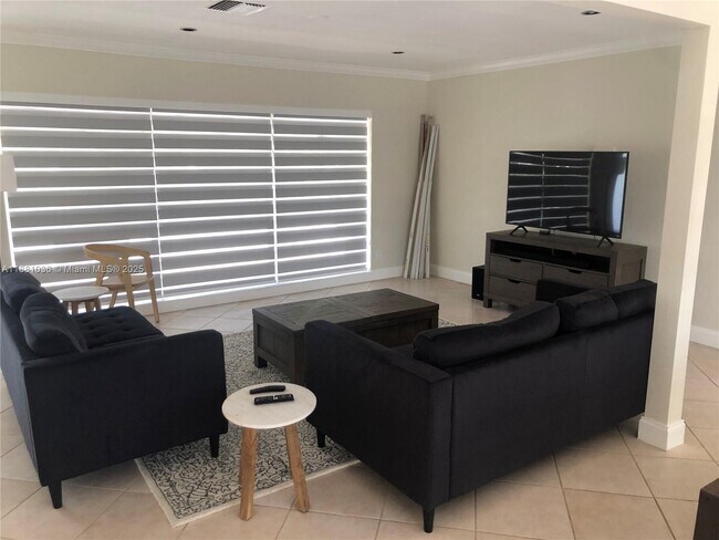 Foto del edificio - 2532 NE 27th Ave