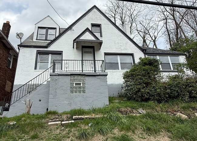 Newly Renovated 3 Bedroom in Swissvale- Spacious Single Family Home! - Newly Renovated 3 Bedroom in Swissvale- Spacious Single Family Home!