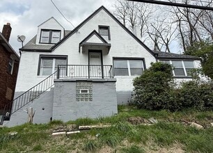 Building Photo - 2219 Manor Ave