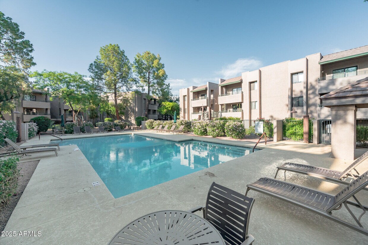 Foto principal - 7777 E Main St