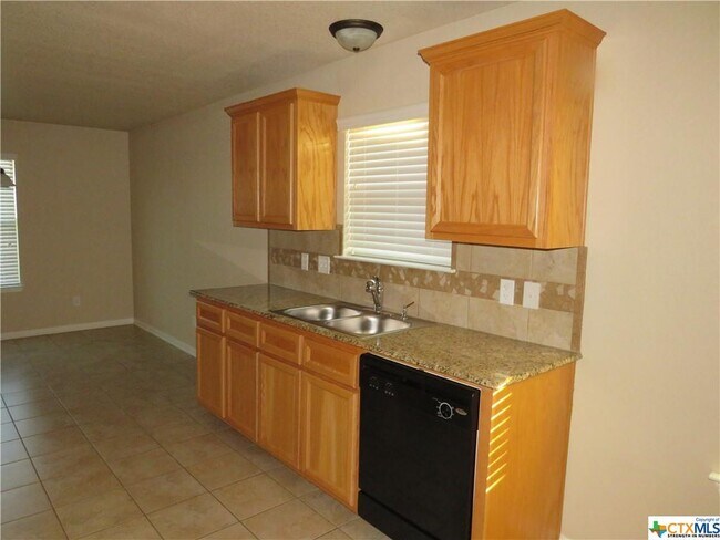 Building Photo - 6600 Alvin Dr