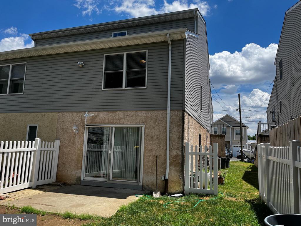 Primary Photo - 9242 Cambridge St