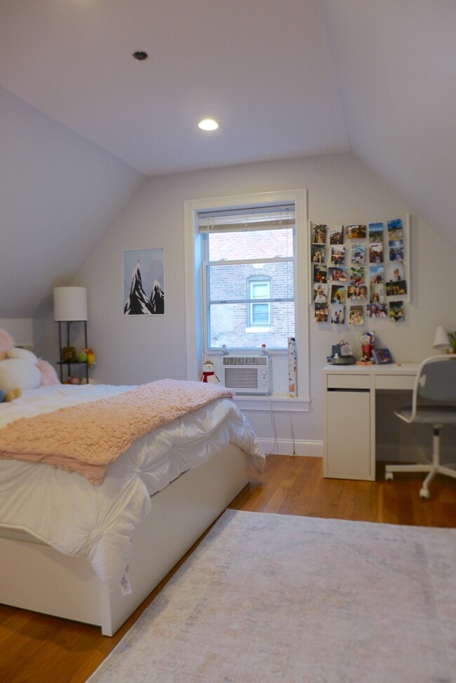 Foto del edificio - 725 Parker St