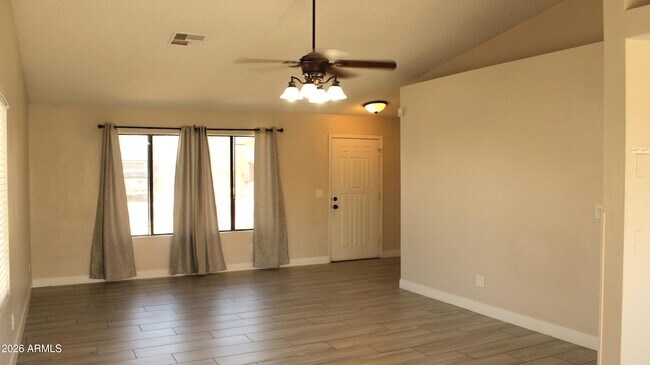 Foto del edificio - 5425 N 74th Dr