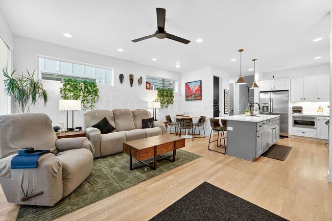 Foto del edificio - 1299 Newton St