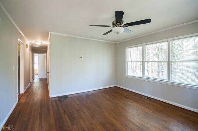 Building Photo - 1590 Belle Isle Cir NE