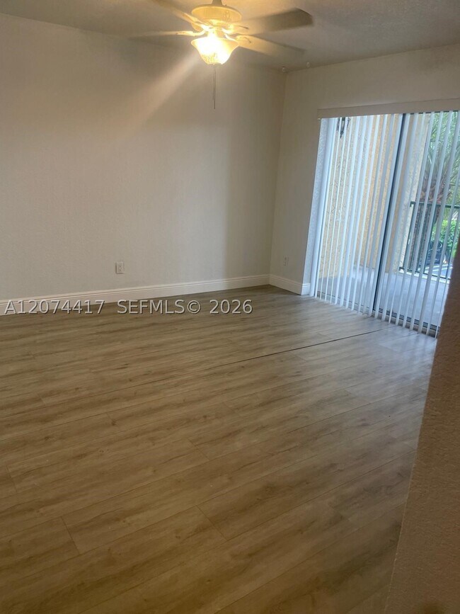Foto del edificio - 927 Riverside Dr