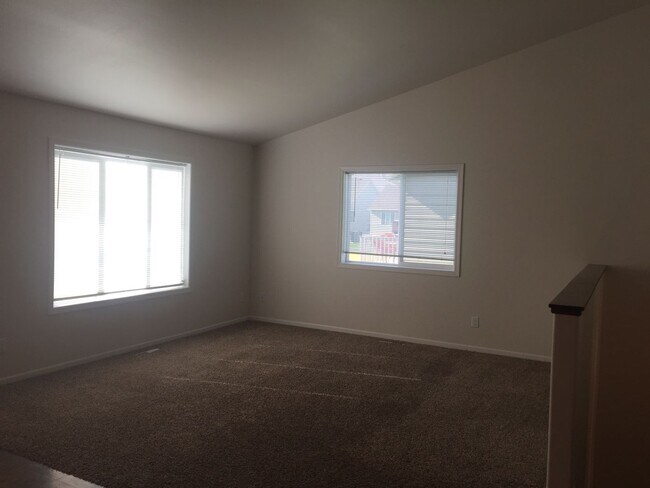 Foto del edificio - 3 Bed 3 Bath Twin Home