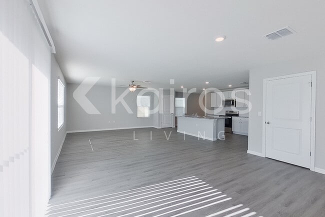 Building Photo - 8621 SW 43rd Ter