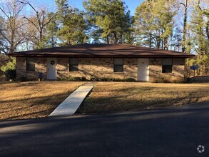 Building Photo - 816 Greenwood Dr