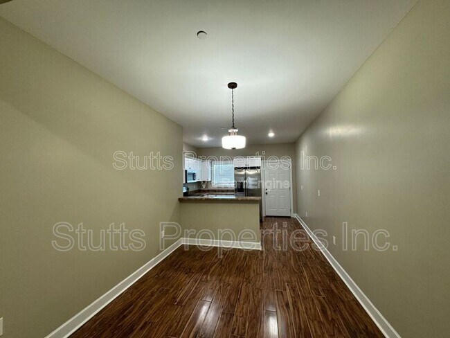 Foto del edificio - 145 Bruin Dr
