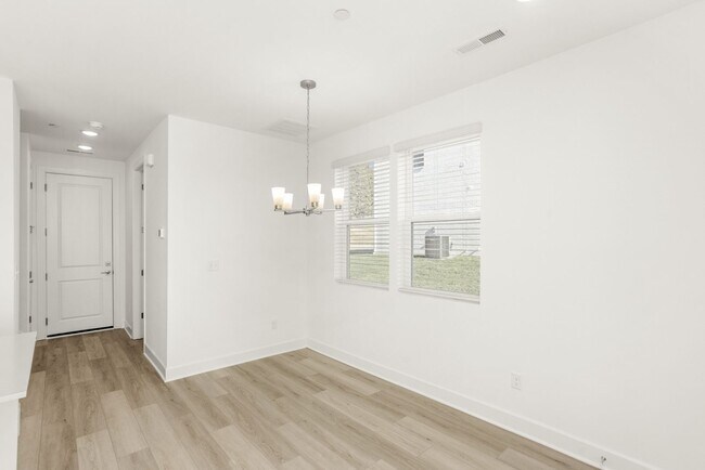 Foto del edificio - 320 Lynwood Station Blvd