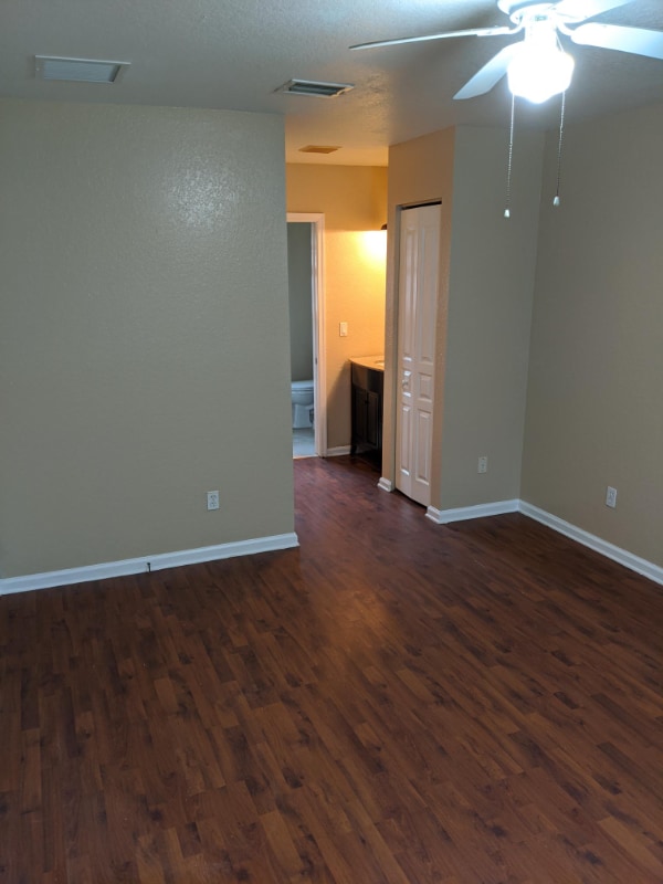Foto del edificio - 5409 Eastbay Dr