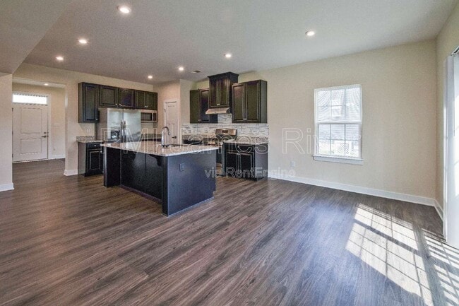 Building Photo - 8225 Spiral Dr