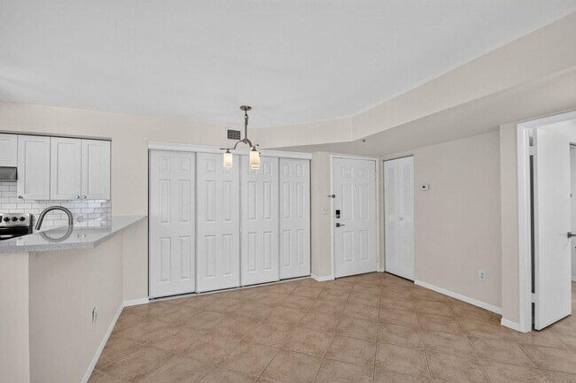 Building Photo - 107 Yacht Club Way