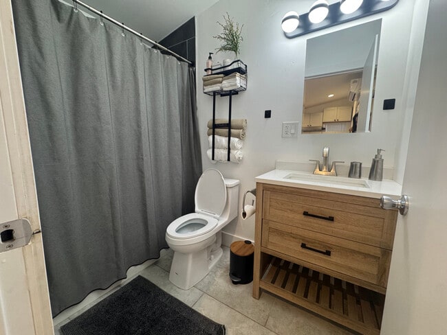 Building Photo - 2501 Sumac Dr