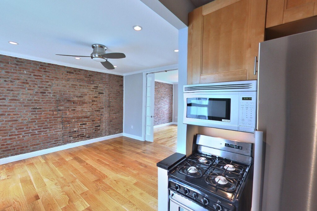 Primary Photo - 330 E 100th St